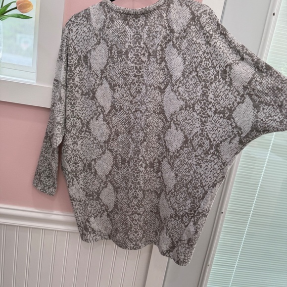WHBM Snake Print V-Neck Oversized Tunic - Picture 3 of 3